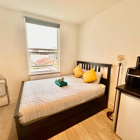Lovely Self Contained Studio Now Available Londen Buitenkant foto