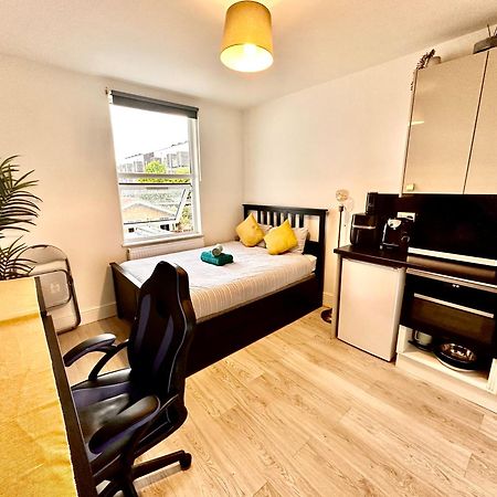 Lovely Self Contained Studio Now Available Londen Buitenkant foto